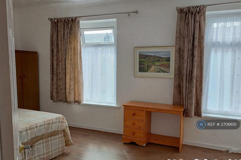 3 bedroom terraced house to rent, Augusta Street, Cardiff, CF24