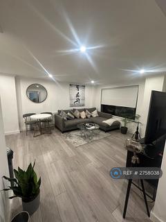 1 bedroom in a flat share to rent, The Highway, London, E1W