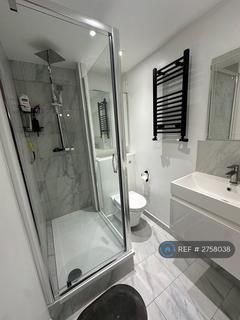1 bedroom in a flat share to rent, The Highway, London, E1W