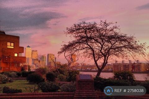 1 bedroom in a flat share to rent, The Highway, London, E1W