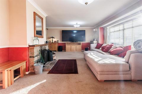 5 bedroom detached bungalow for sale, Epping Road, Broadley Common