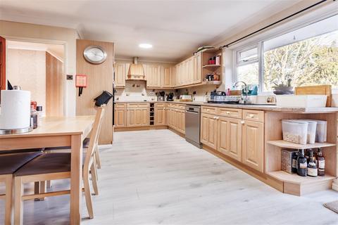 undefined, Epping Road, Broadley Common
