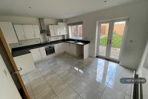 3 bedroom semi-detached house to rent, Cygnet Close, Orpington, BR5