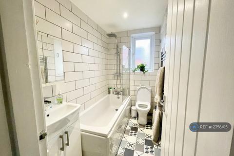 2 bedroom semi-detached house to rent, Vine Street, Cheshire, SK7