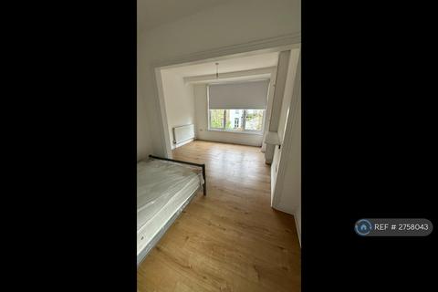 1 bedroom in a house share to rent, Cowley Road, Ilford, IG1