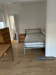 1 bedroom in a house share to rent, Cowley Road, Ilford, IG1