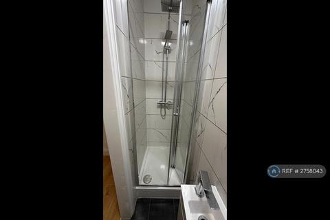 1 bedroom in a house share to rent, Cowley Road, Ilford, IG1