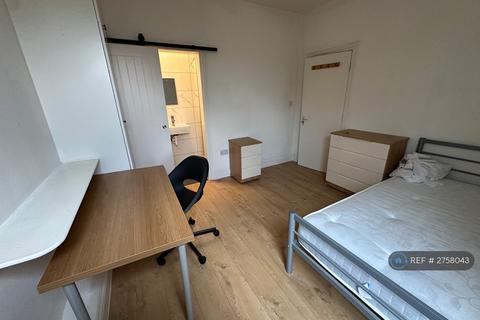 1 bedroom in a house share to rent, Cowley Road, Ilford, IG1