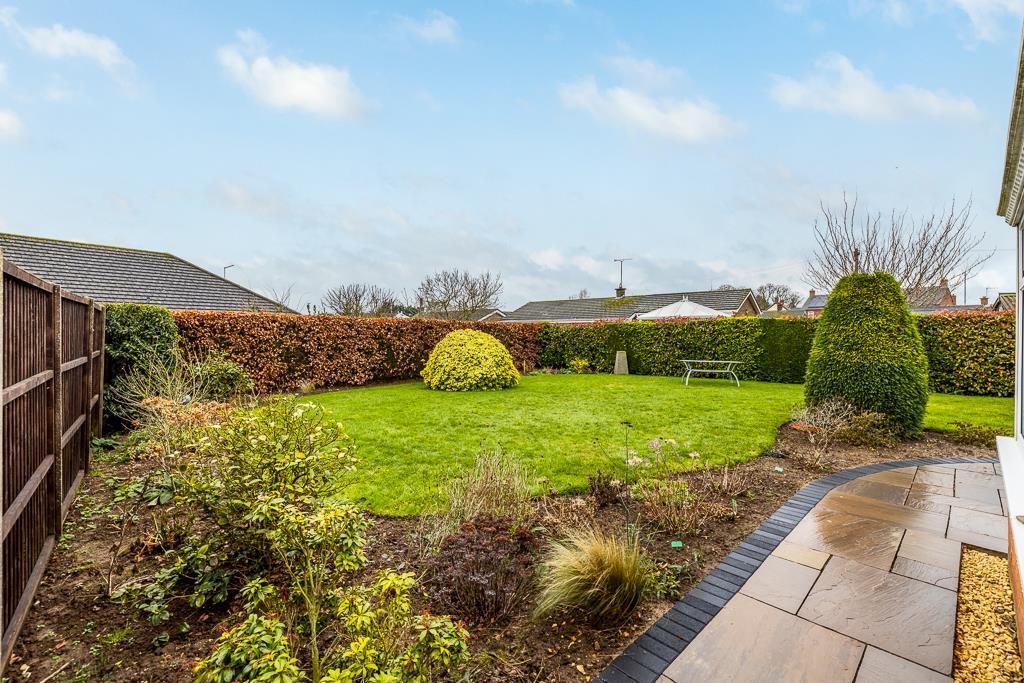 25 Kingfisher Drive (Surfleet)-17.jpg
