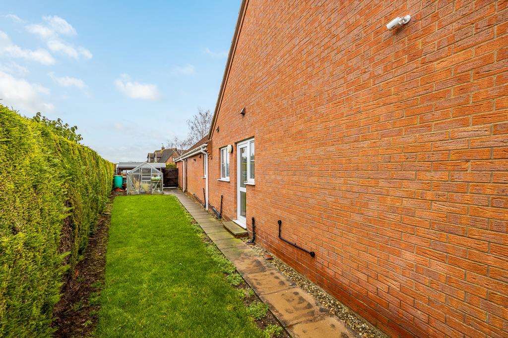 25 Kingfisher Drive (Surfleet)-13.jpg