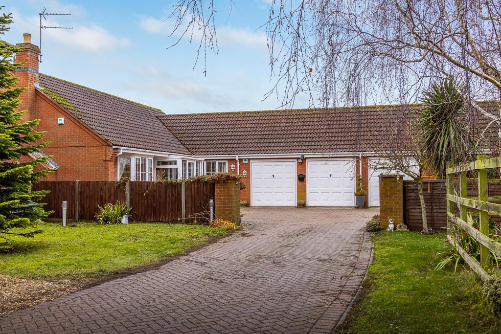 25 Kingfisher Drive (Surfleet)-7.jpg