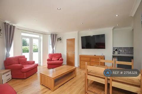 undefined, Portsmouth Rd, Kingston Upon Thames, KT1