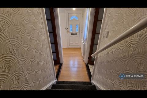 3 bedroom terraced house to rent, Gleneagles Walk, Leicester, LE4