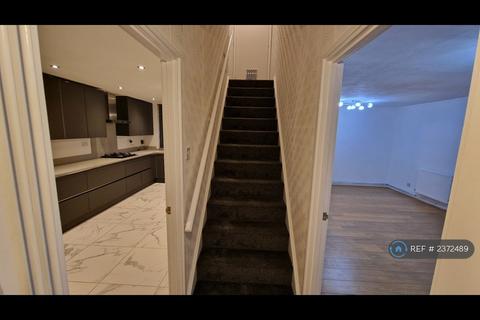 3 bedroom terraced house to rent, Gleneagles Walk, Leicester, LE4
