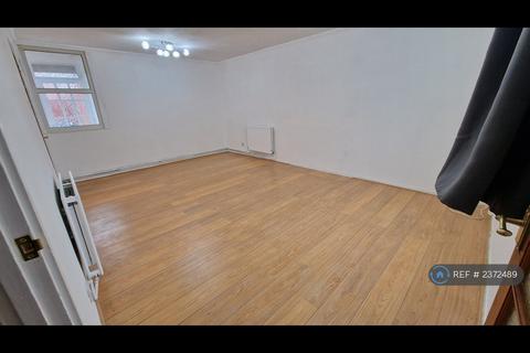 3 bedroom terraced house to rent, Gleneagles Walk, Leicester, LE4