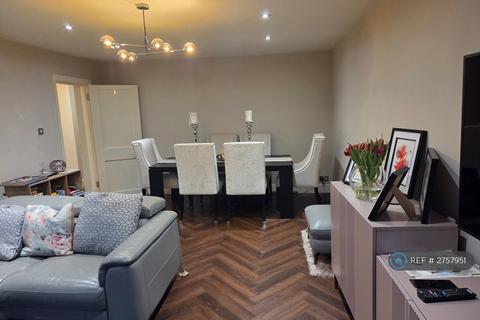 1 bedroom in a flat share to rent, Braemar, London, SW15