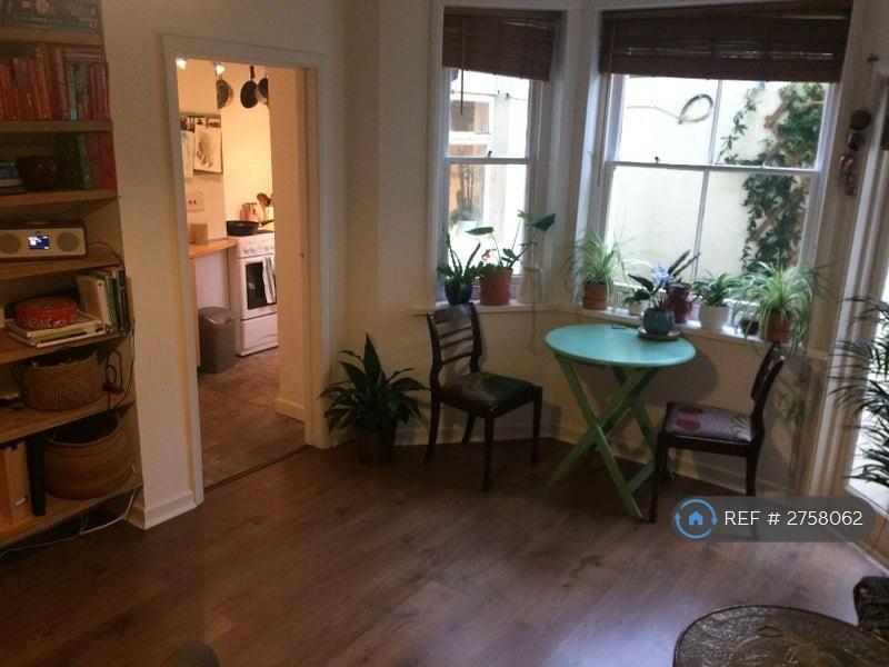 Living Area - Table And Chairs Setup