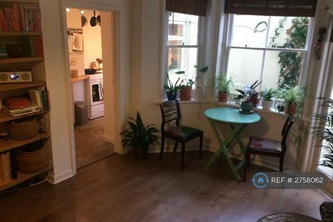 Studio to rent, Holland Road, Hove, BN3