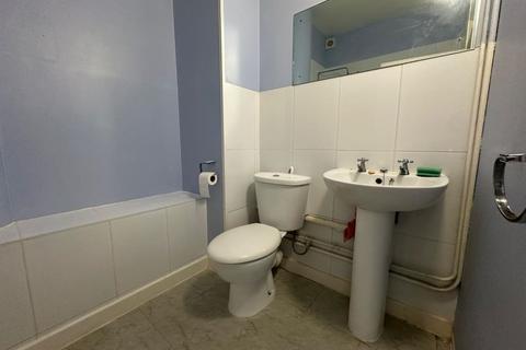 1 bedroom flat for sale, Flat 20 Stanford House, Princess Margaret Road, East Tilbury, Tilbury, Essex, RM18 8YP