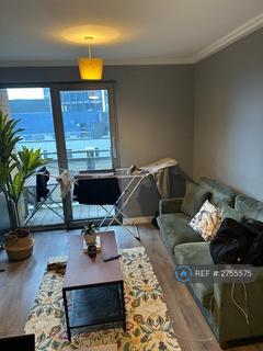 1 bedroom in a flat share to rent, Victoria Road, London, W3