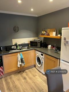 1 bedroom in a flat share to rent, Victoria Road, London, W3