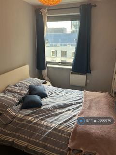1 bedroom in a flat share to rent, Victoria Road, London, W3
