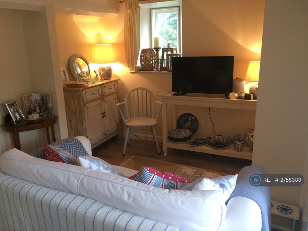 Previous Tenants Living Room Set Up