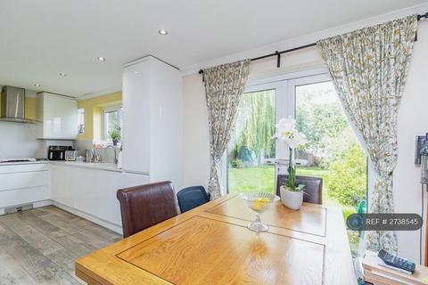 3 bedroom semi-detached house to rent, Middlesex Drive, Bletchley, Milton Keynes, MK3