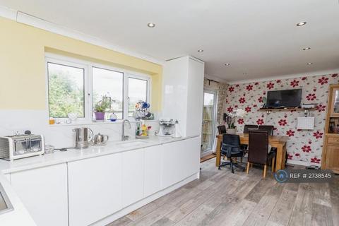 3 bedroom semi-detached house to rent, Middlesex Drive, Bletchley, Milton Keynes, MK3
