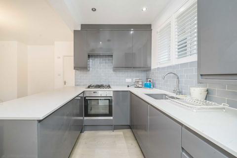 2 bedroom flat to rent, Chiswick High Road, London W4