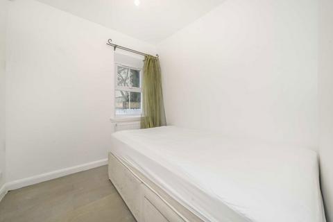 2 bedroom flat to rent, Chiswick High Road, London W4