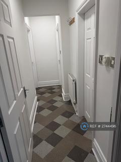 2 bedroom flat to rent, The Crescent, Chorley, PR7