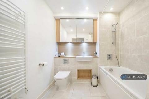 2 bedroom flat to rent, Marner Point, London, E3