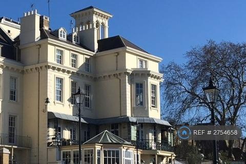 1 bedroom flat to rent, Tower House, Richmond, TW9