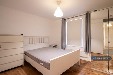 4 bedroom terraced house to rent, Walton Close, London, SW8