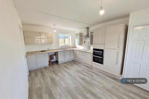 3 bedroom terraced house to rent, Third Avenue, Woodlands, Doncaster, DN6