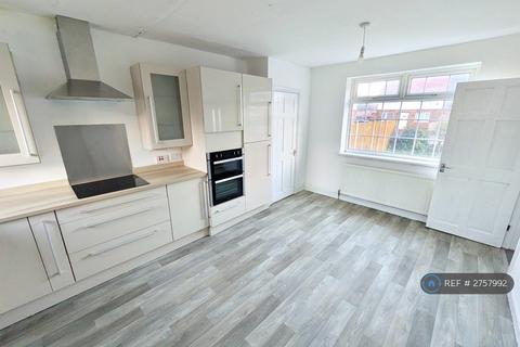 3 bedroom terraced house to rent, Third Avenue, Woodlands, Doncaster, DN6