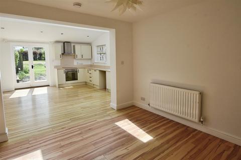3 bedroom end of terrace house to rent, West Street, Helpston, Peterborough