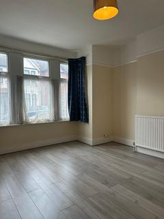 4 bedroom terraced house to rent, Dunkeld Road, Dagenham RM8