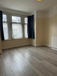 4 bedroom terraced house to rent, Dunkeld Road, Dagenham RM8