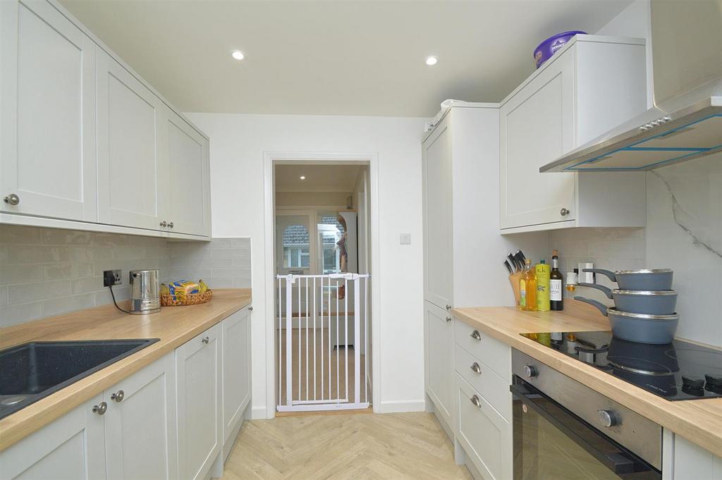 Kitchen2.jpg