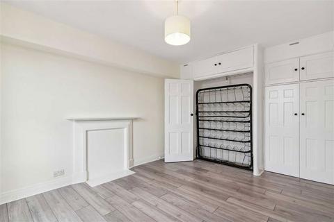 Studio to rent, Porchester Road, London W2