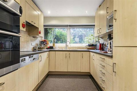 undefined, Fitzwilliam Avenue, Kew TW9