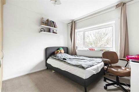 undefined, Fitzwilliam Avenue, Kew TW9