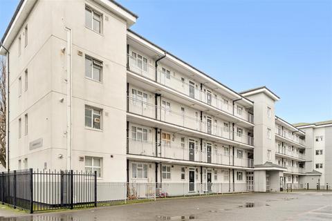 3 bedroom flat for sale, Antenor House, Old Bethnal Green Road, London