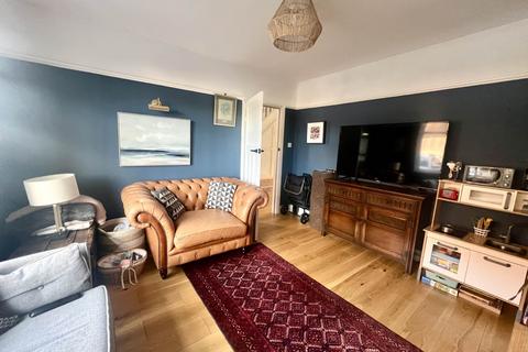 3 bedroom semi-detached house to rent, Cleveland Road, Chichester