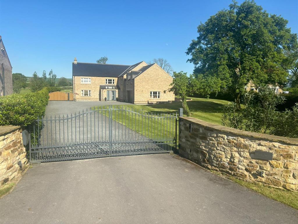 House front garden and gates'.JPG