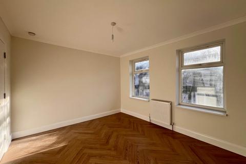 4 bedroom terraced house to rent, Davis Street, Plaistow, E13 9EE