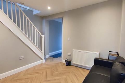 4 bedroom terraced house to rent, Davis Street, Plaistow, E13 9EE