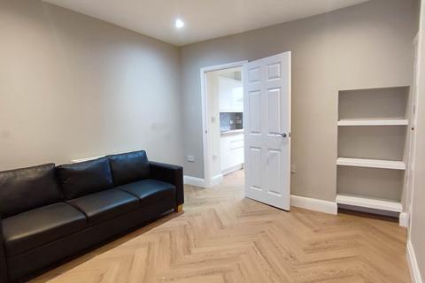 4 bedroom terraced house to rent, Davis Street, Plaistow, E13 9EE